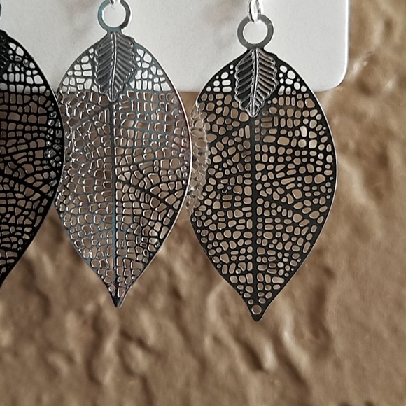 6 pairs of Pretty Leaf & Stud Earrings - Picture 4 of 6